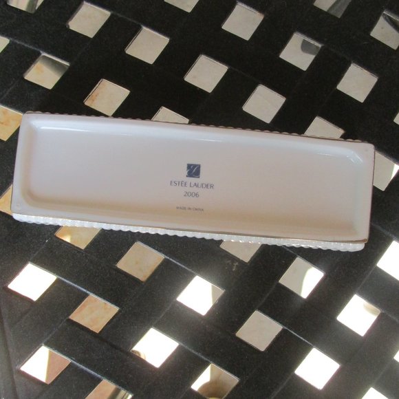 2006 ESTEE LAUDER Porcelain White Ribbed 8" Gold Vanity or Brush Tray - Picture 9 of 9